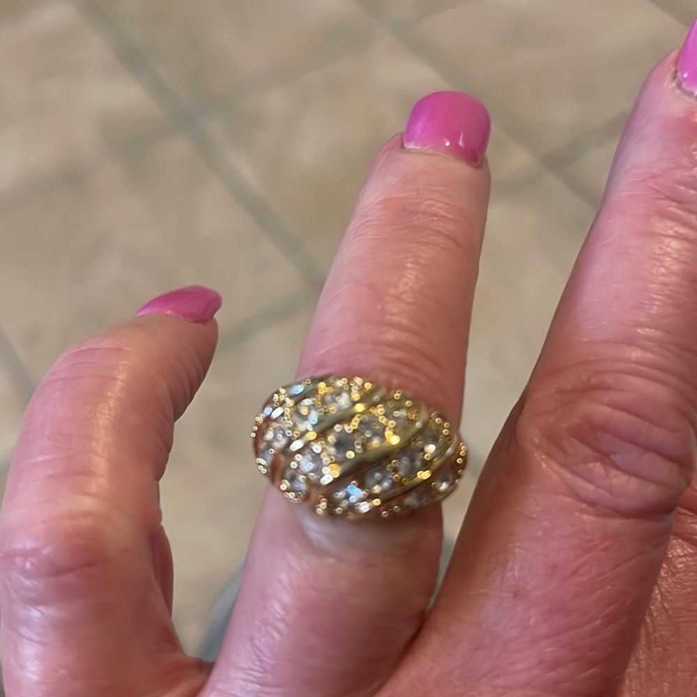 Avon Size 6 gold tone with white stones